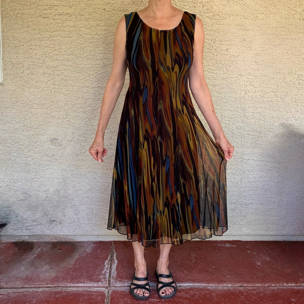 Sleeveless, Elegant multi color dress, size 6 NWT great for travel